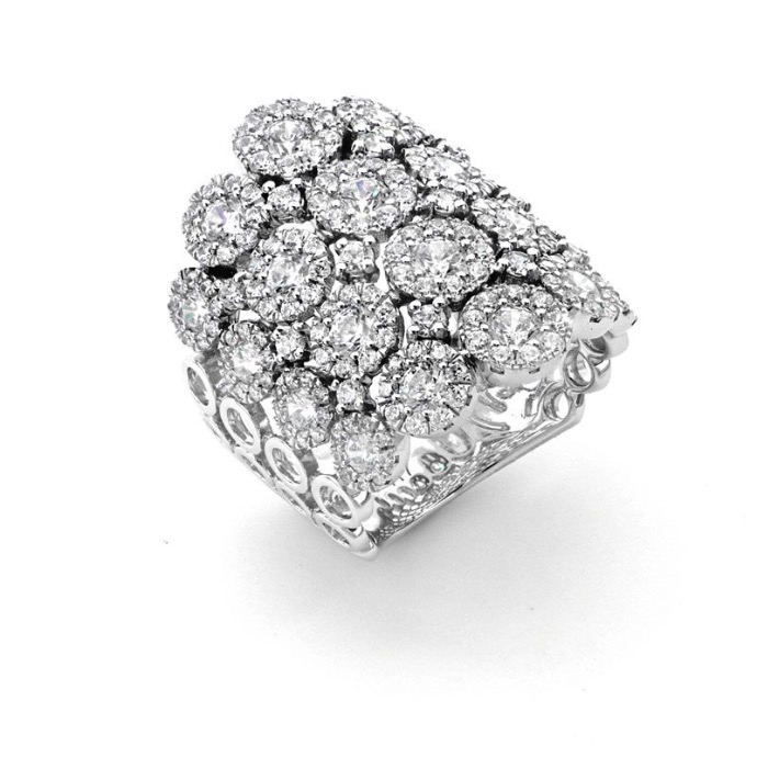 Anillo con racimo de diamantes captado con ALO