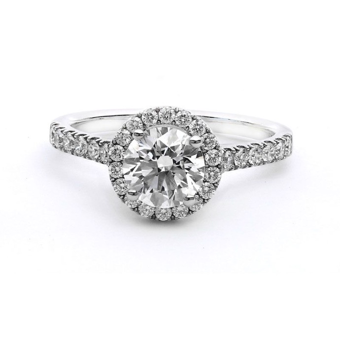 Anillo de compromiso con halo de diamantes captado con ALO