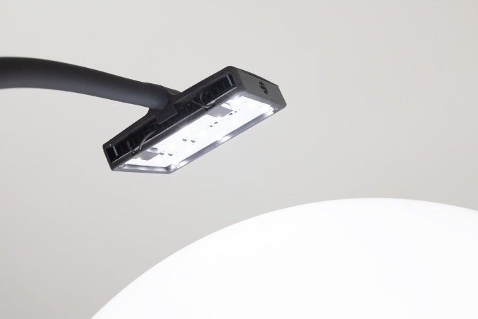 Nahaufnahme des verstellbaren LED-Lichtmoduls von ALO Photo Sphere